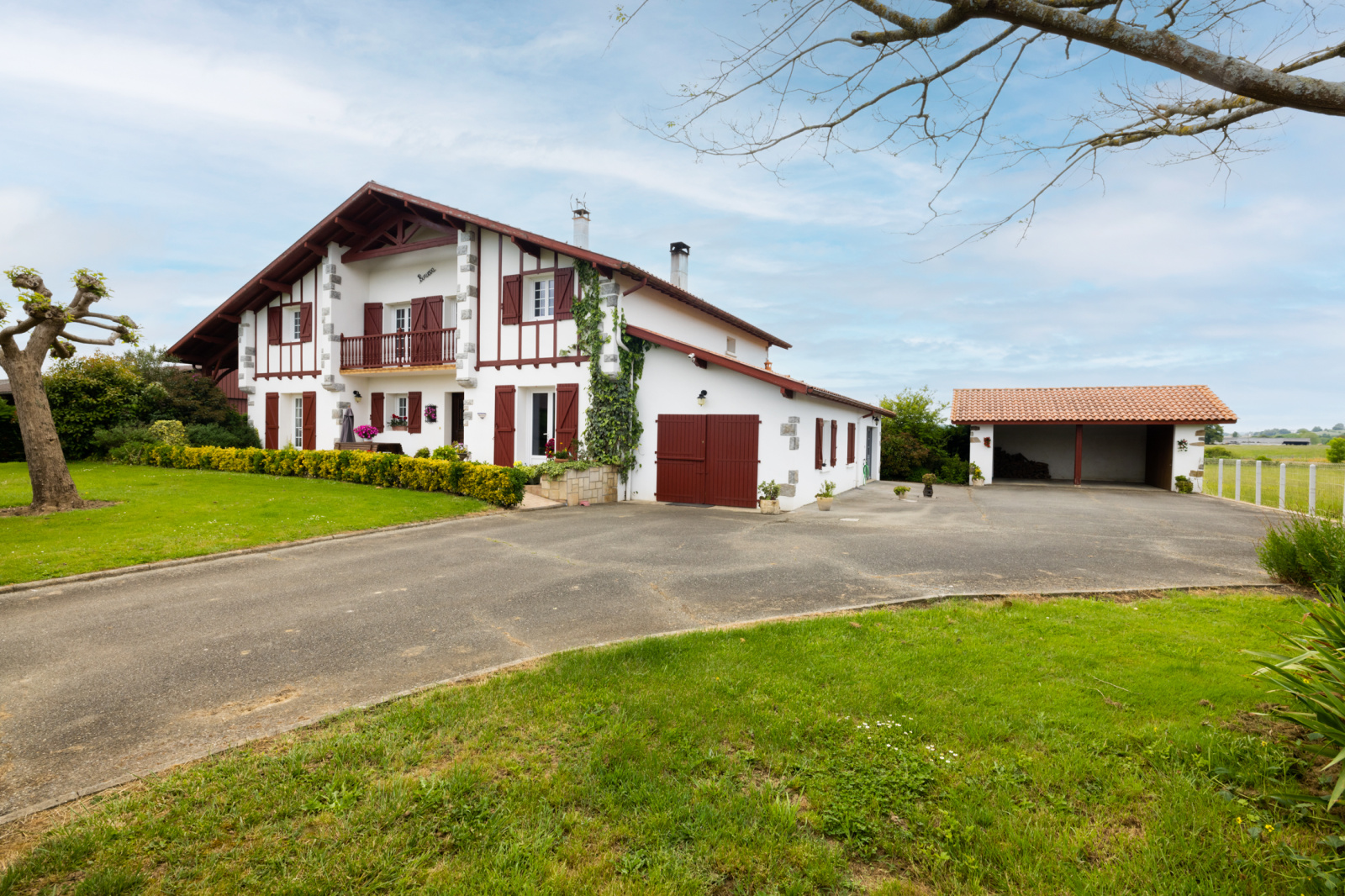 Vente Maison Traditionnelle Basque Sur Terrain De Plus D 1 HA